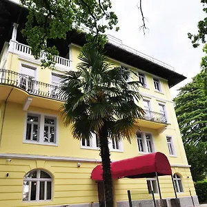 https://hotel-villa-laurel.primorje-gorskikotar.com